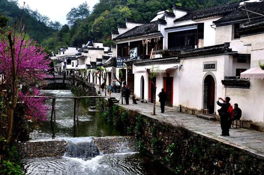 皖南古村落之雨中龙川