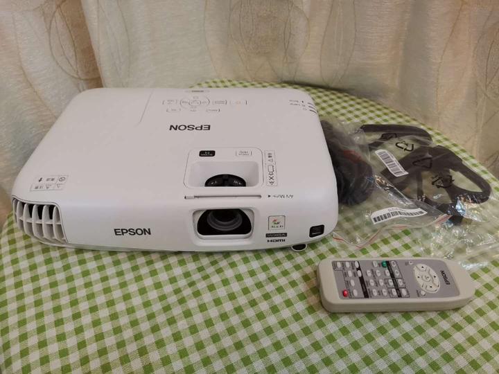 如何买到靠谱的高性价比的二手投影仪以及如何分辨真假投影 某多多两三百的4k投影靠谱吗 知乎