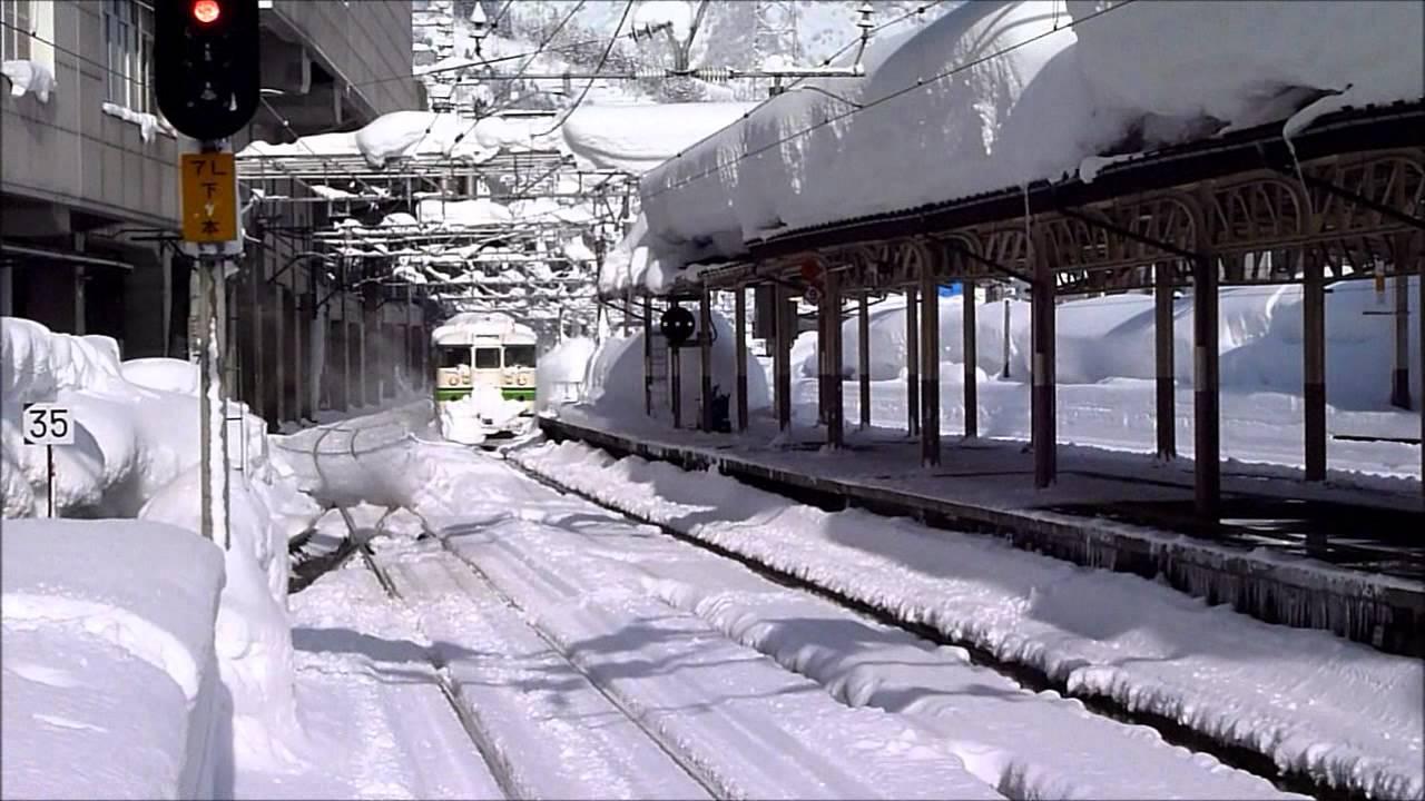 穿过长长的隧道来到川端康成笔下的雪国越后汤泽