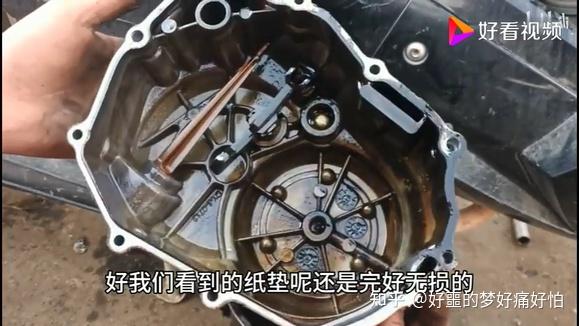 三轮摩托发动机机油尺在发动机里面的位置及高度如图机油尺顶端与底壳