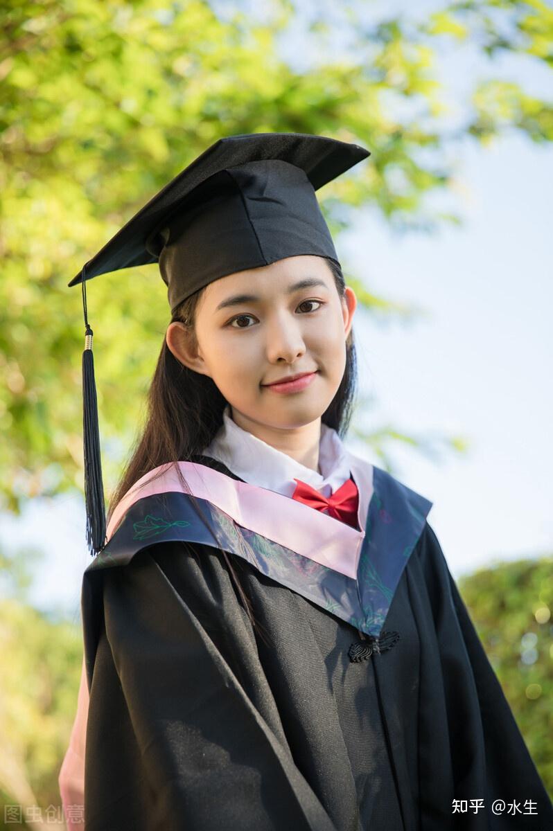 北大博士从村支书干起清华美女博士成为全国最年轻的女县长