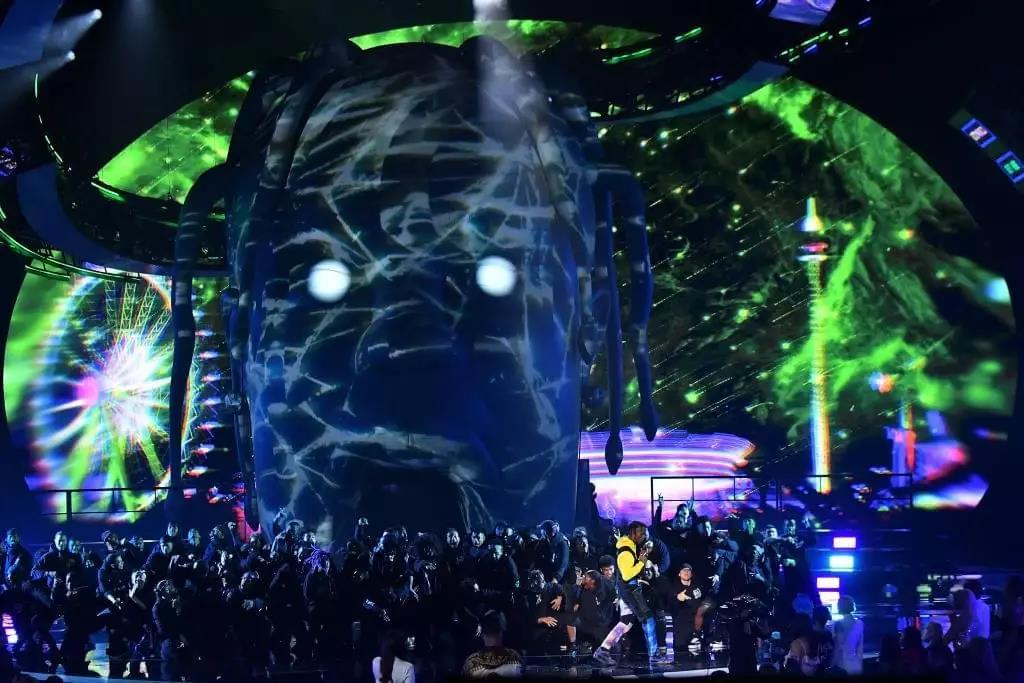 休斯顿慈善家judge roy hofheinz的astroworld游乐园开始向公众开放