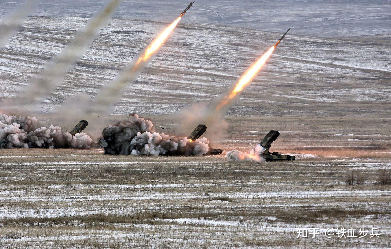 乌军反攻成功,离俄边境仅10公里,俄军急眼出动45吨重型喷火坦克解围