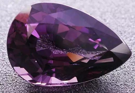 世界上最贵的10种石头,惊了!最贵的居然不是无色透明的钻石!