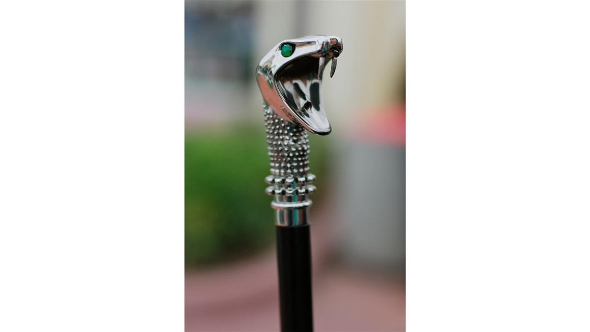 蛇头手杖↑*卢修斯马尔福的魔杖长达十八英寸麻瓜留言墙↑霍格沃茨