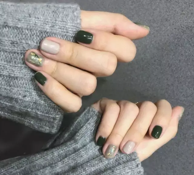 这里可能是最全的新年美甲集合了-新年美甲图片2021简单大方红色衣服