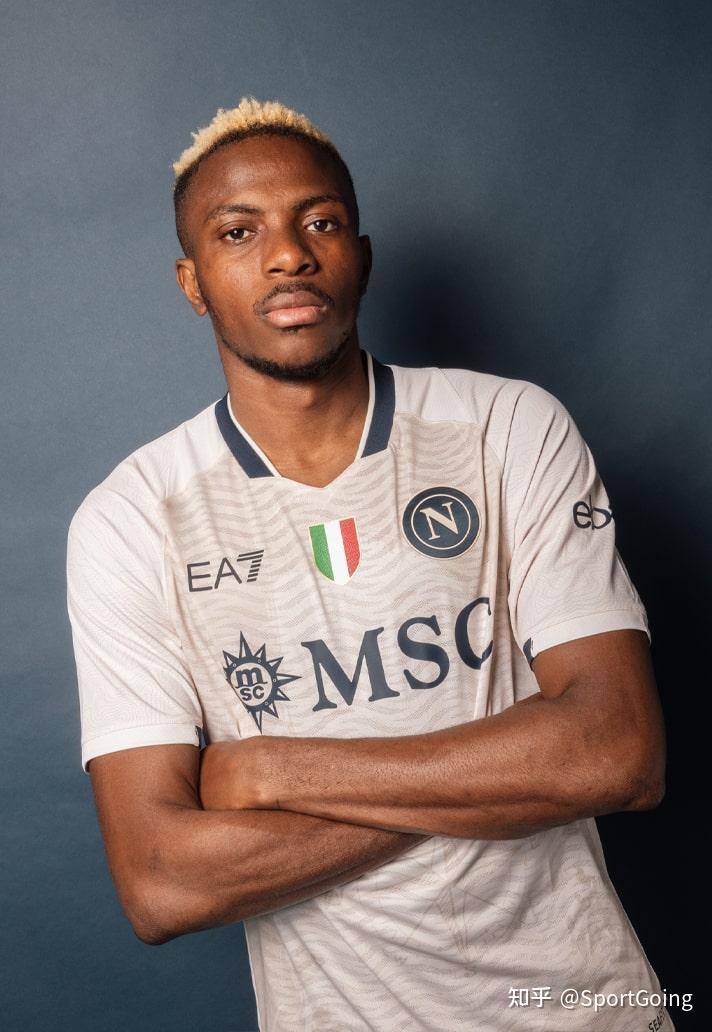 那不勒斯推出限量款无处不在的球衣