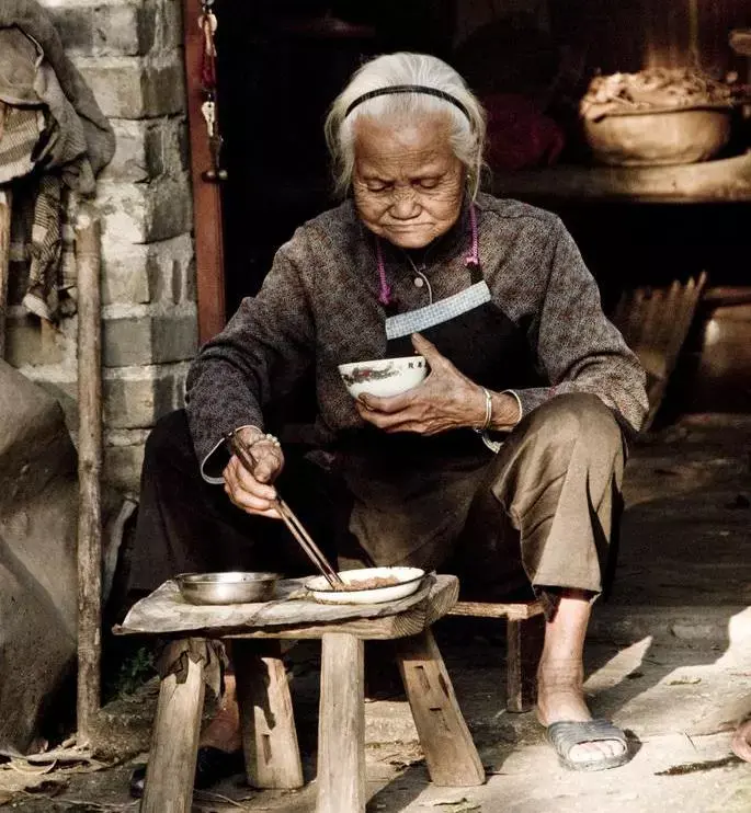 义客公益空巢老人比疾病更恐怖的是孤独