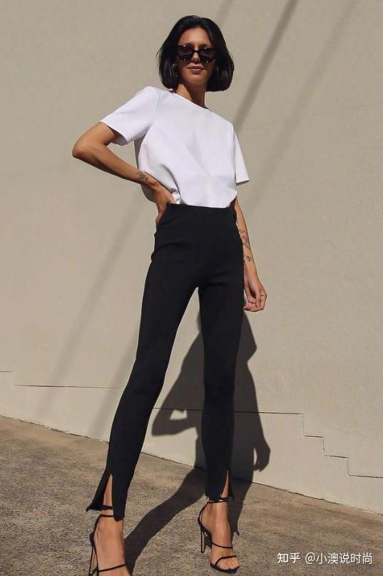一,简约白色t恤 黑色裤子