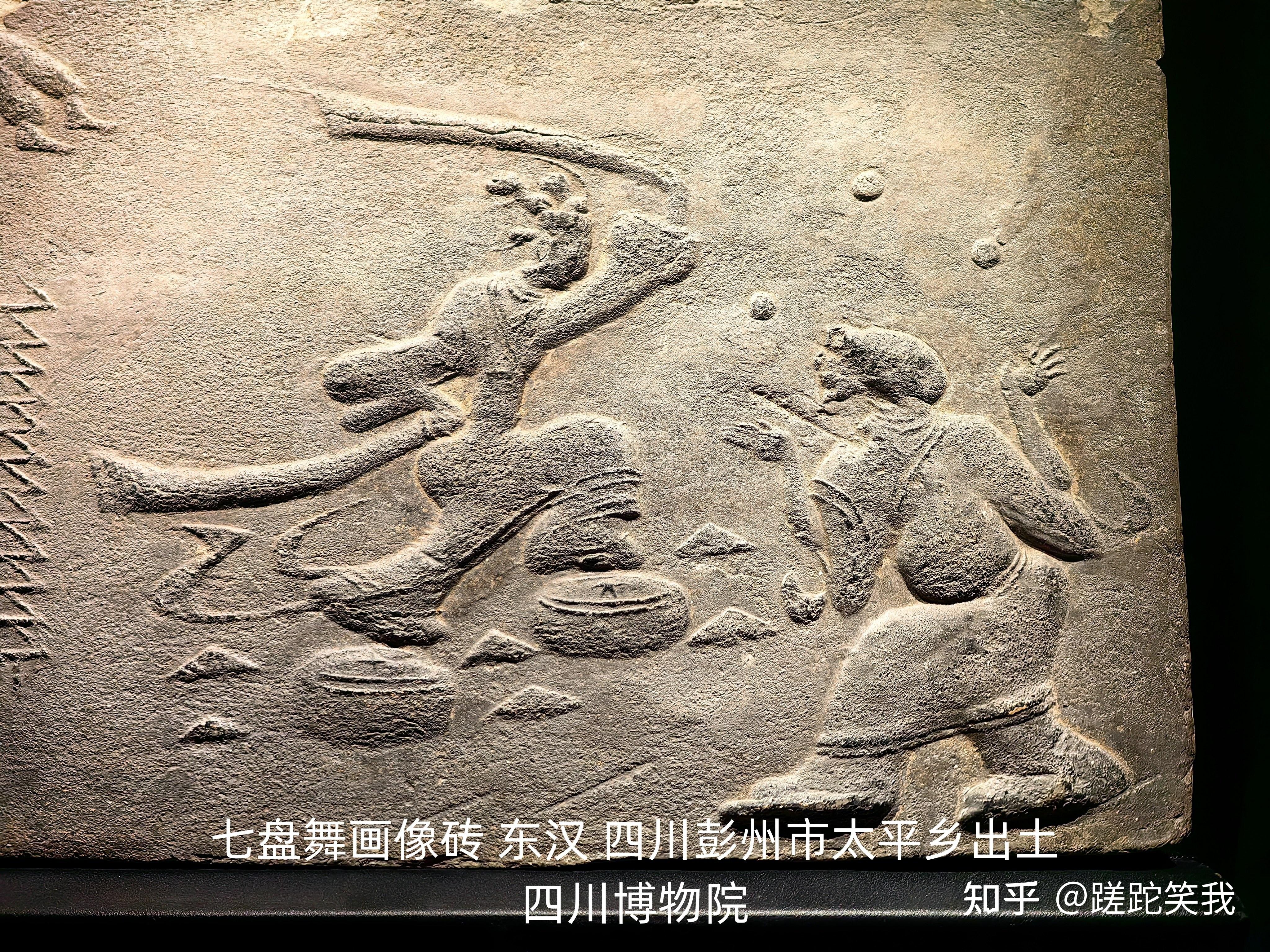 ⑦西王母画像砖汉代西王母信仰盛行,她地位尊崇,代表着富贵长生,是