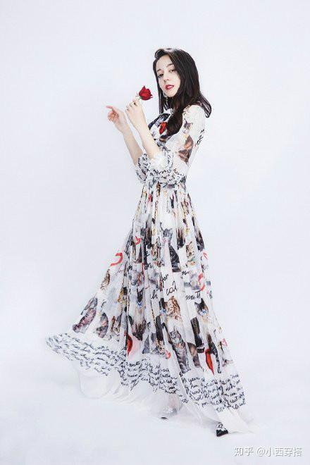 迪丽热巴带你,解锁碎花连衣裙,让你成为甜美又高贵的花仙子! - 知乎