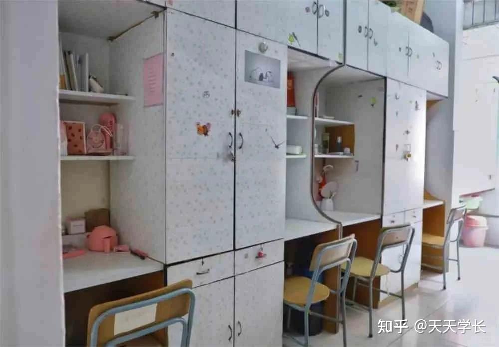 南昌航空大学宿舍怎么样?是上床下桌吗?
