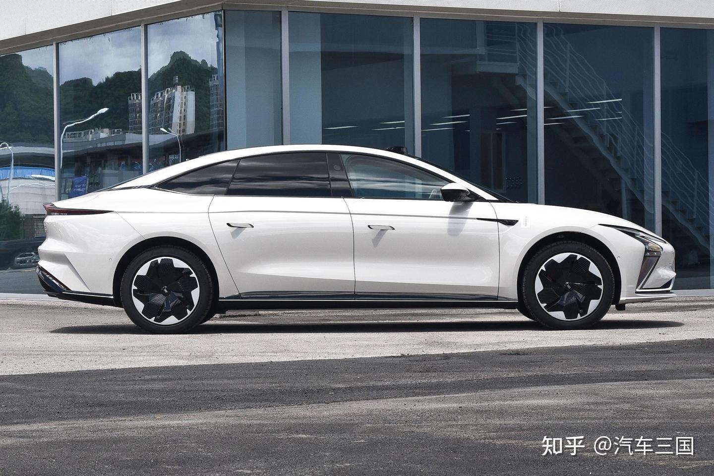 青春版智己L7？新车上市的飞凡F7究竟产品力如何 - 知乎