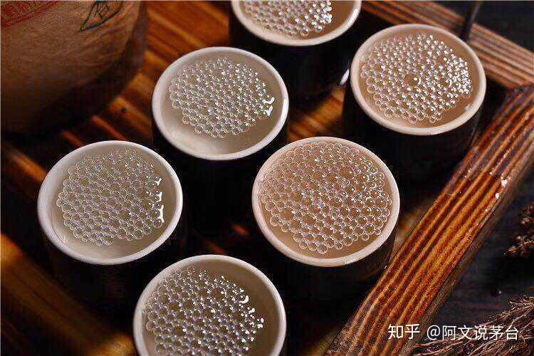 5,油花:顾名思义,酒花像油倒出来的泡沫一样细