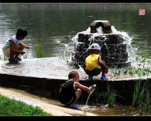 玩水带给孩子成长过程特殊意义,作为父母你不可不知