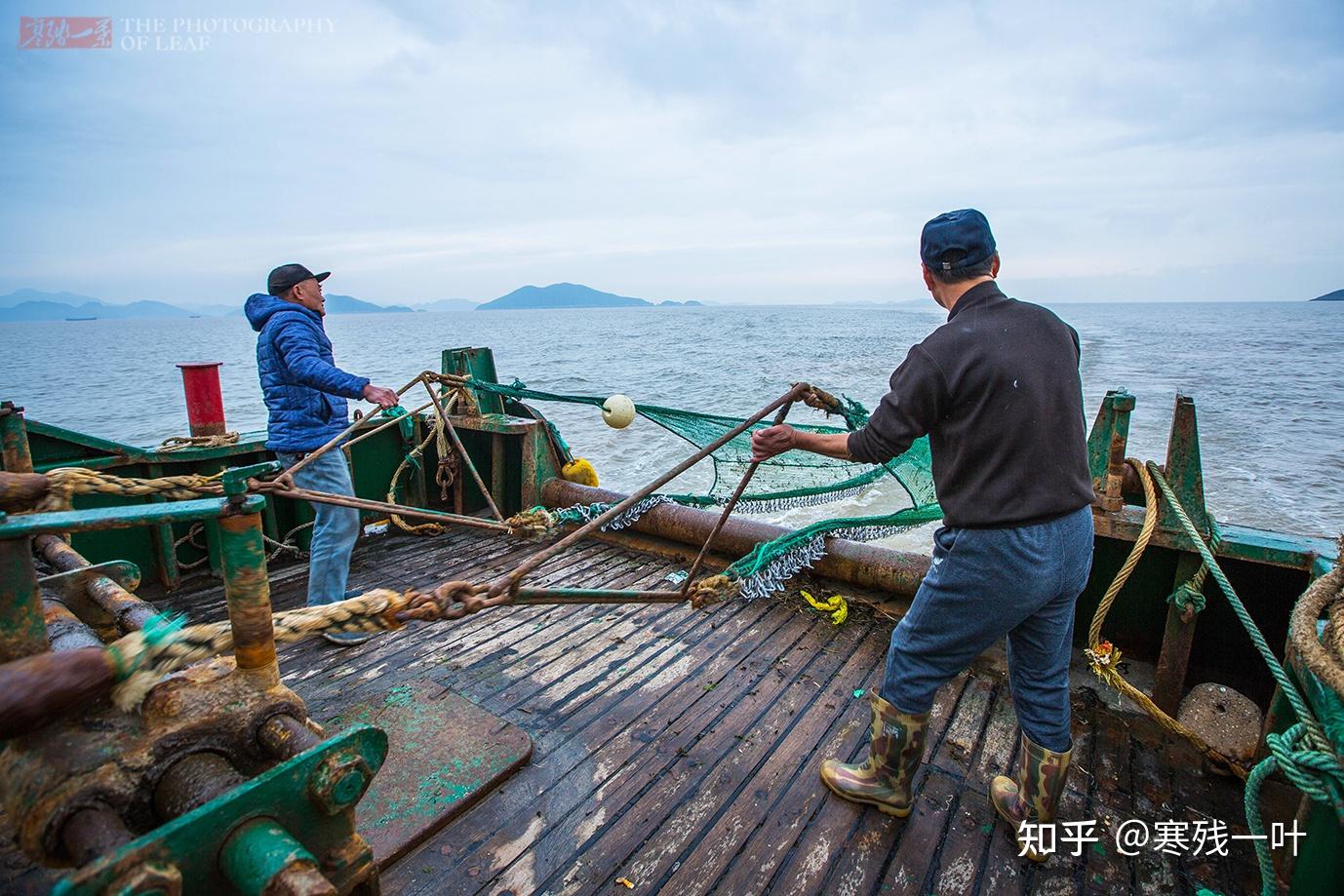 花3500元包船出海捕鱼,海鲜现捕现烧现吃,这样的海鲜平时吃不到