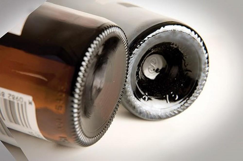 葡萄酒瓶底的凹槽越深质量就越好