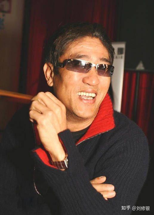 柯受良去世19年了,张学友刘德华承诺帮他养妻儿,如今他们怎么样了?