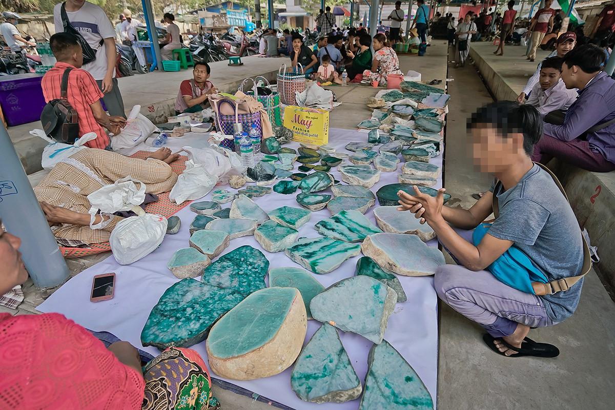 缅甸最大的珠宝交易市场跟中国菜市场一样