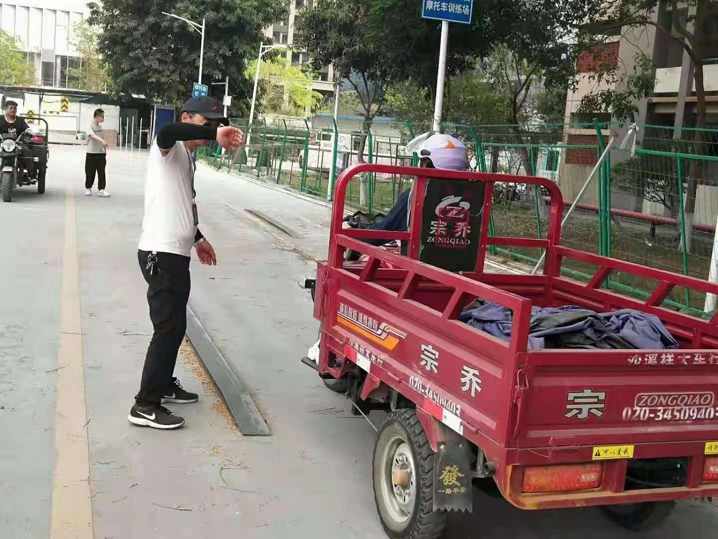 駕校報名摩托車天河區哪裡練車考試廣州考摩托車駕照多少錢