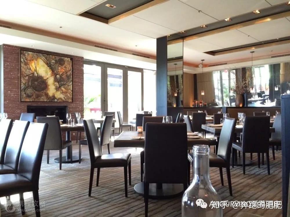 la toque位于napa谷westin酒店内,餐厅氛围优雅低调,不仅可以通过开放