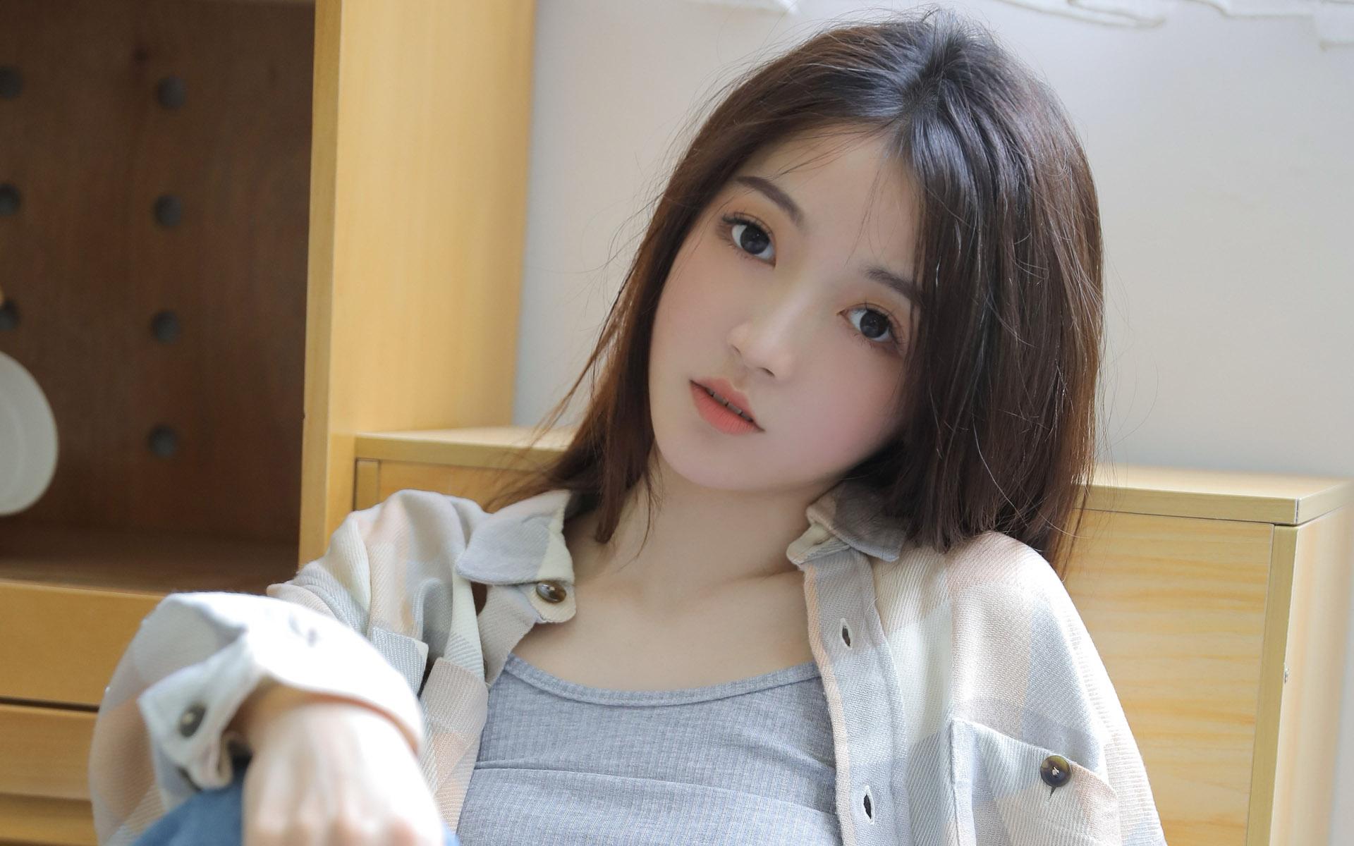 长发吊带神仙姐姐美女图片