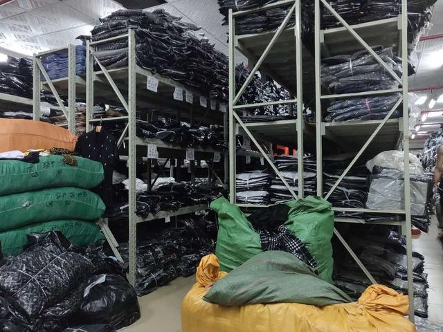 广州石井10000平方服装批发仓库!