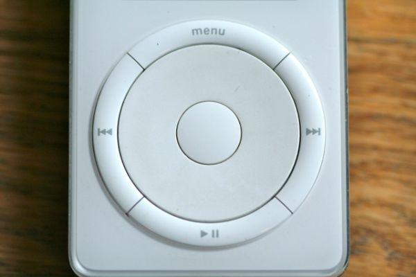 周围的快进,暂停,倒放按钮,将圆点围在中央.