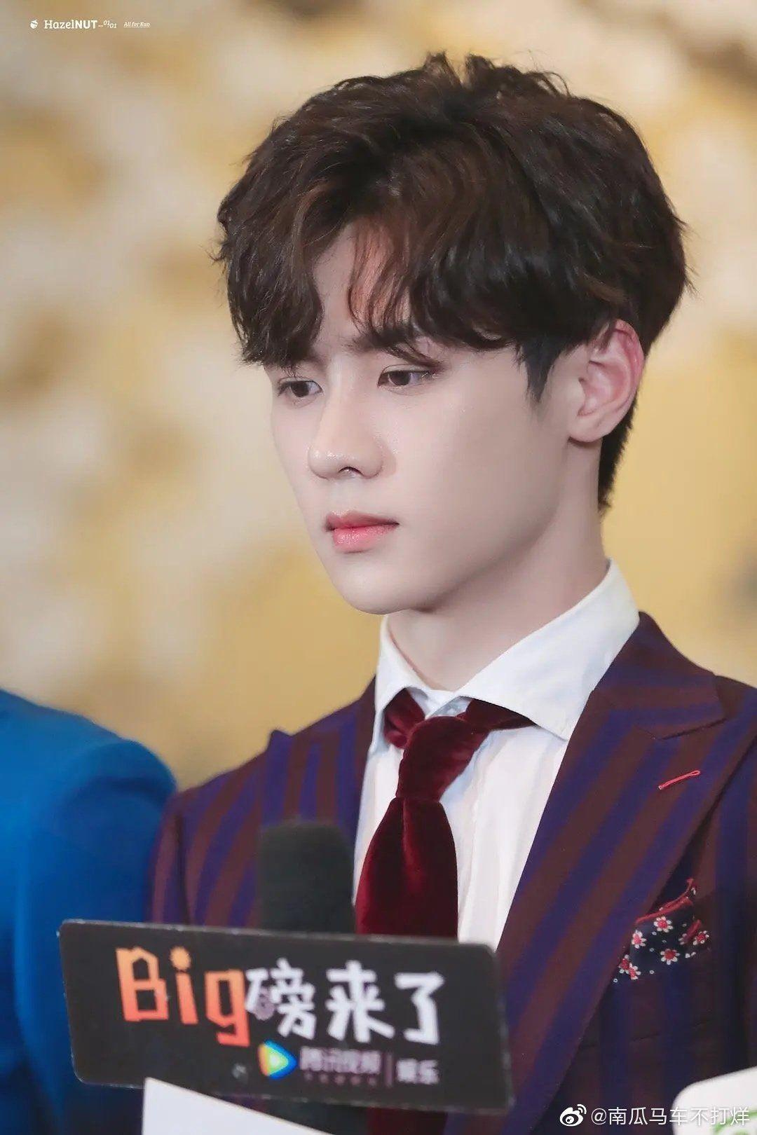 如何客观地评价威神v队长钱锟的长相