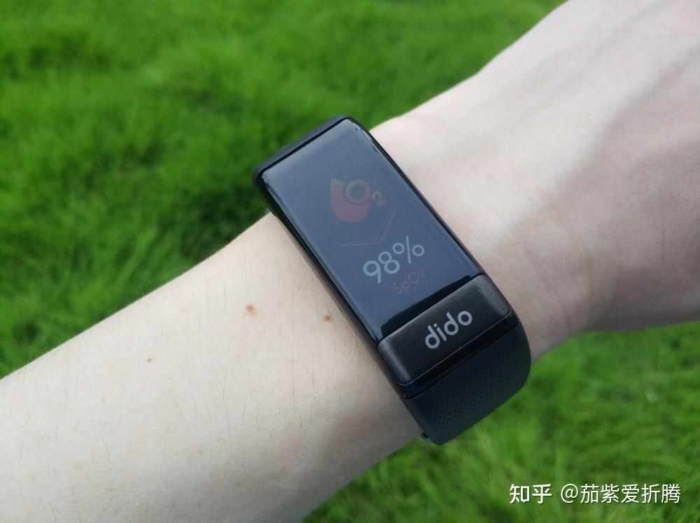 dido y1智能手环:随时可测心电血压,关注身体健康