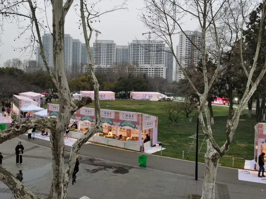 还有网友称,红梅公园此举无异于"焚琴煮鹤":常州最有文化底蕴的公园