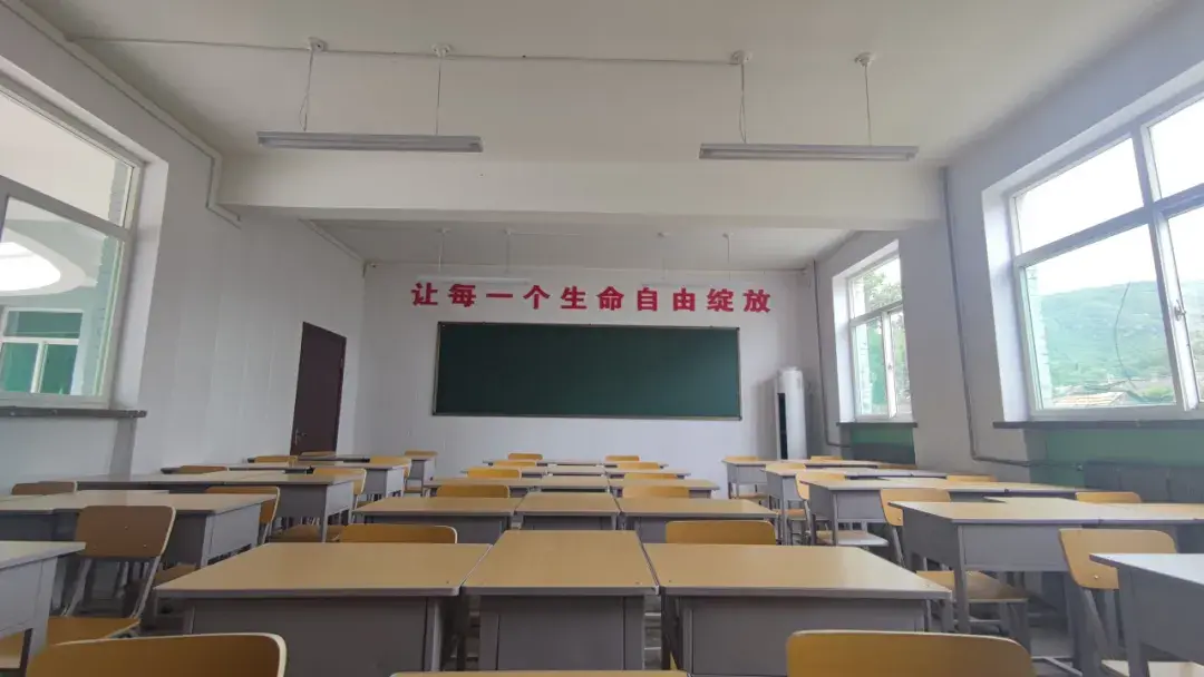 北京新学道灵石致诚学校  颜俊豪教育创新谁把航?梁董郝校豪气酣.