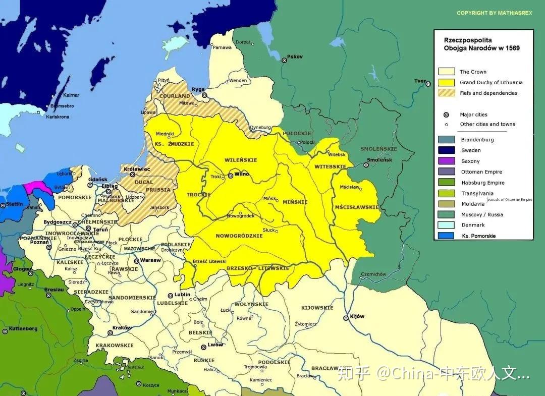 蛋黄色为波兰,亮黄色为立陶宛,条纹为普鲁士公国,利沃尼亚以及库尔兰