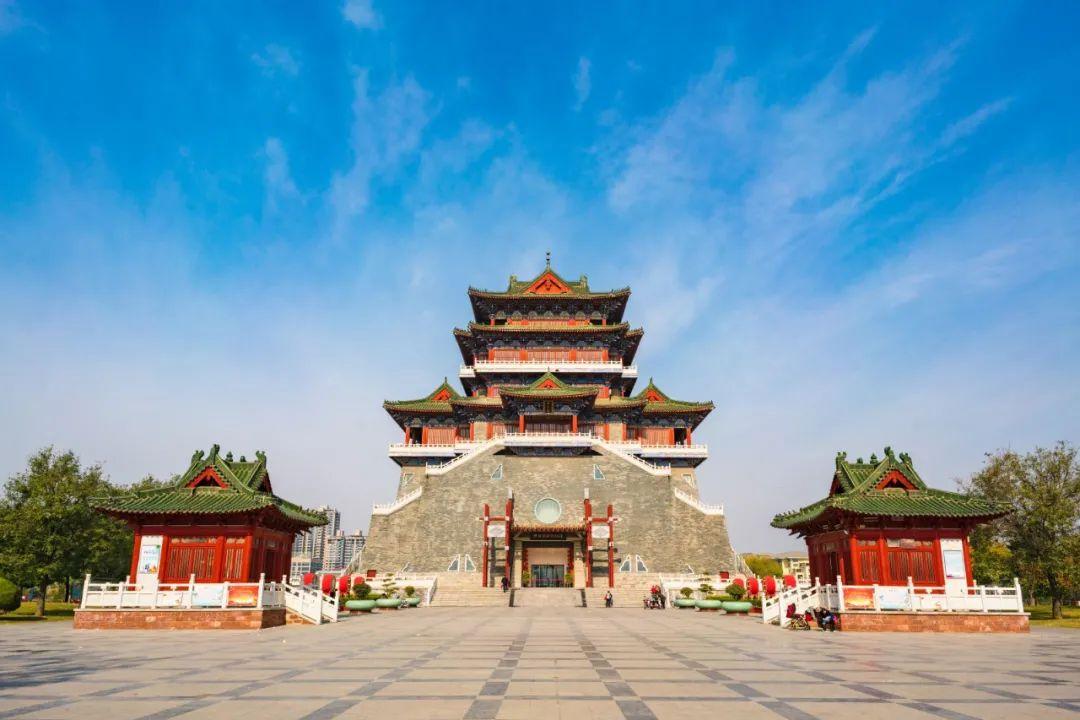 新郑,作为郑国的都城一共394年,因此留下了大量的郑文化遗迹.