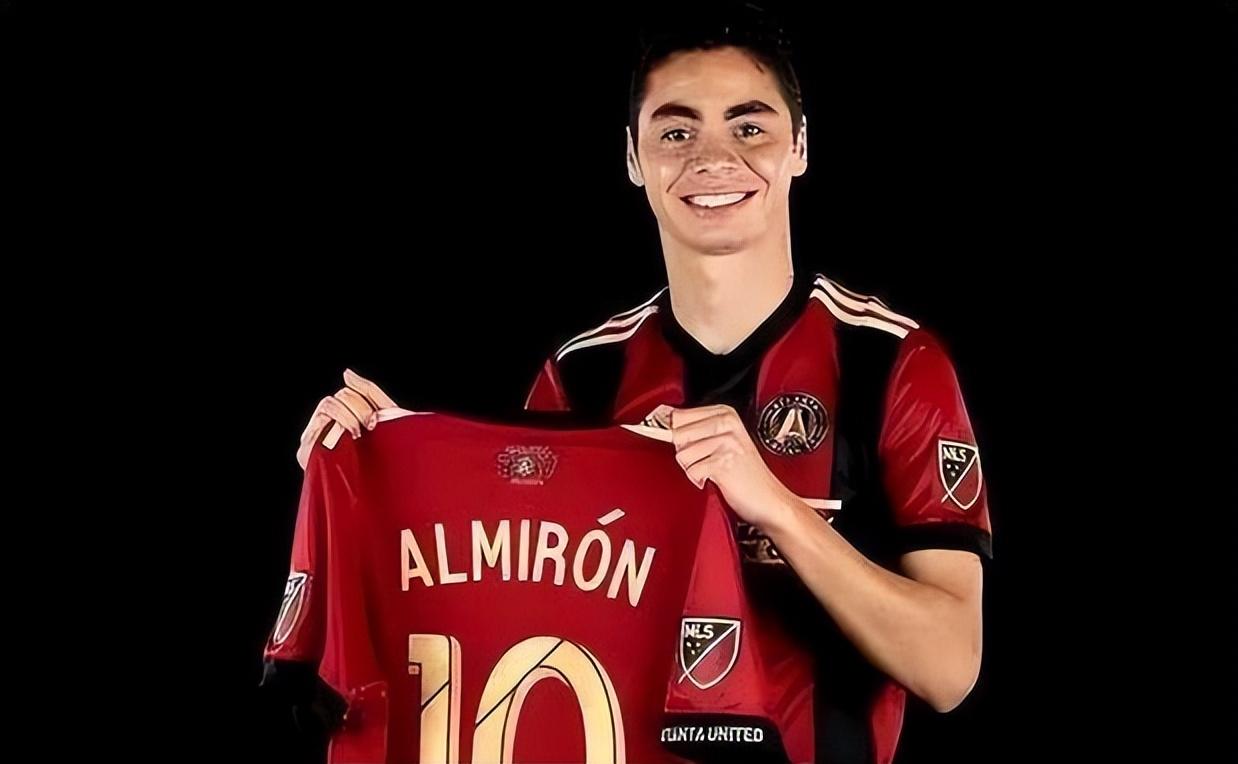 本赛季在纽卡状态神勇的阿尔米隆浓眉大眼的全村希望