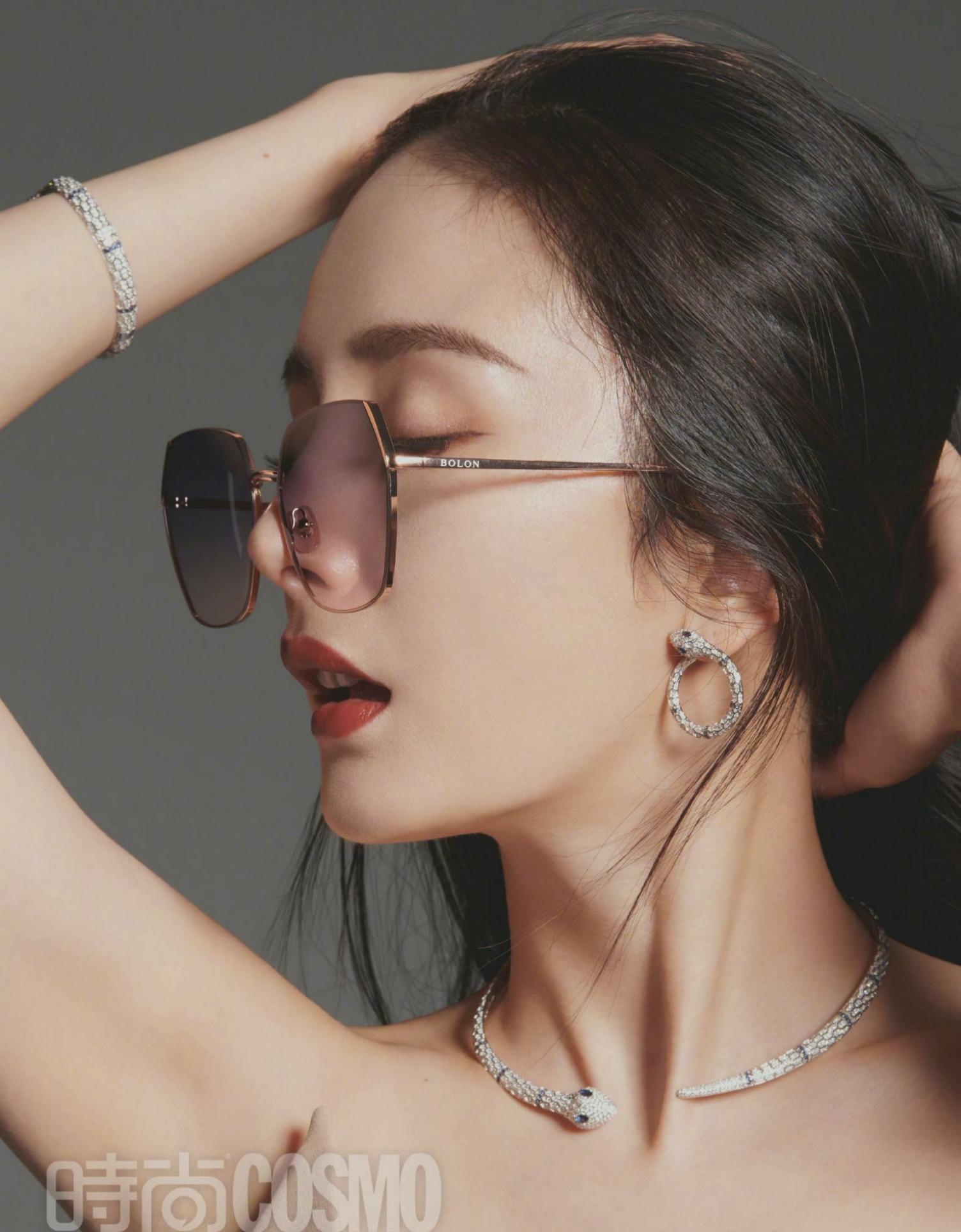 为什么好多女明星封面照片脸上都有黄色光斑