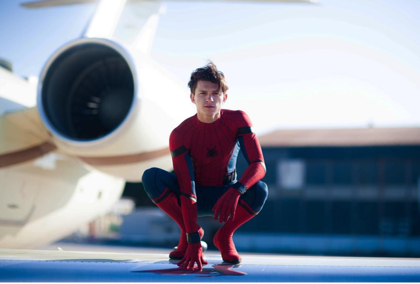 荷兰弟饰演的蜘蛛侠和超凡蜘蛛侠区别是什么呢