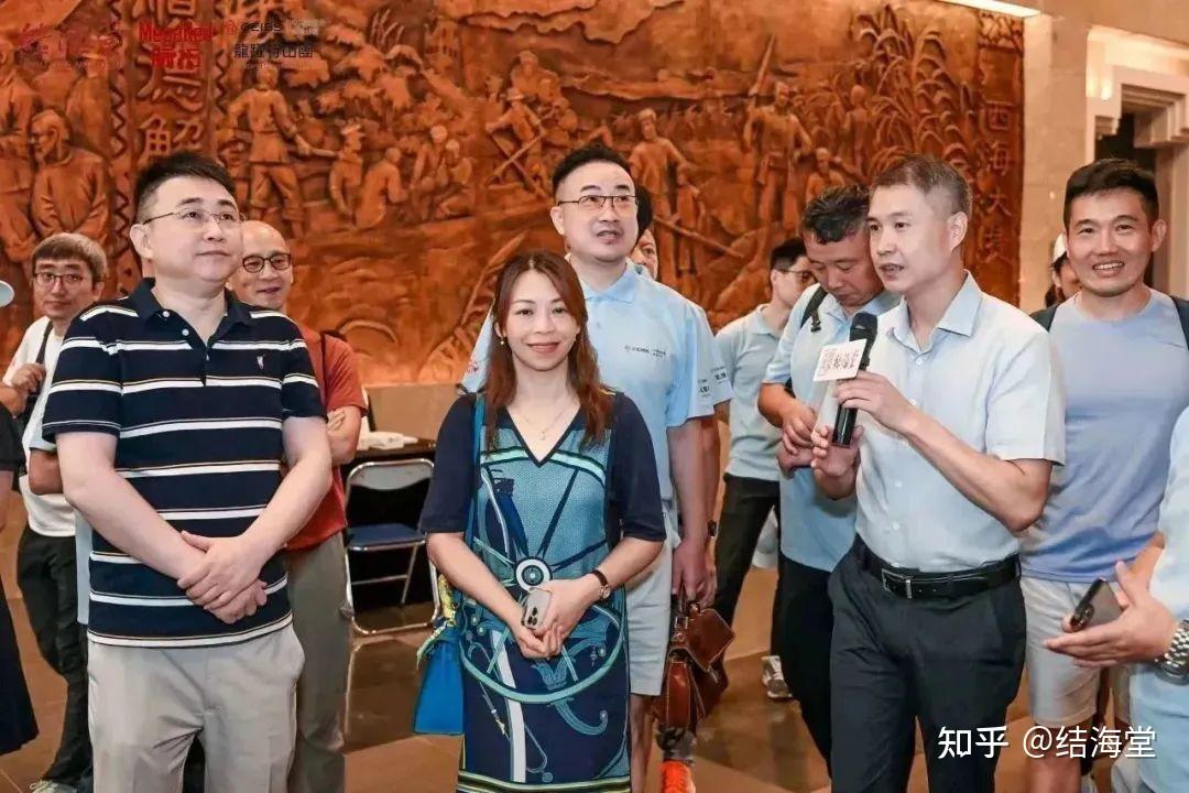 顺德博物馆萧馆长接待校友一行第二站,校友们打卡了【顺德博物馆】