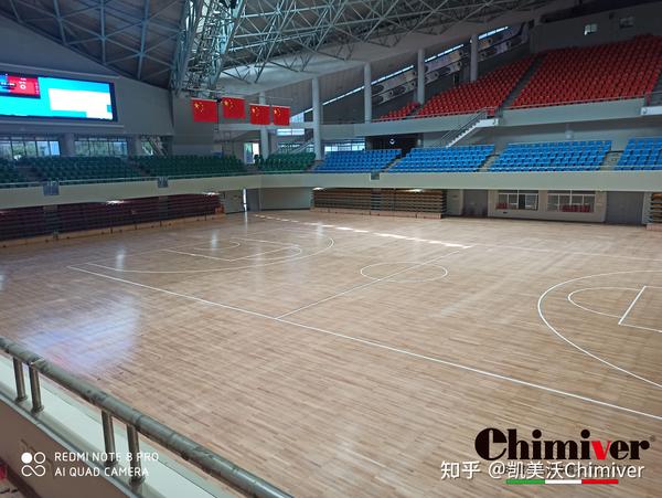 球场运动悬浮地板_nba球场地板是什么材料_篮球球场木地板