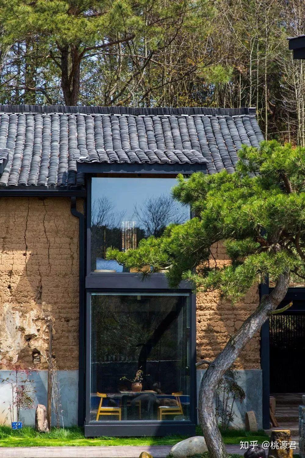 民宿改造丨云漫松间 —— 轻钢玻璃搭配夯土墙,老物新貌重塑旧时光