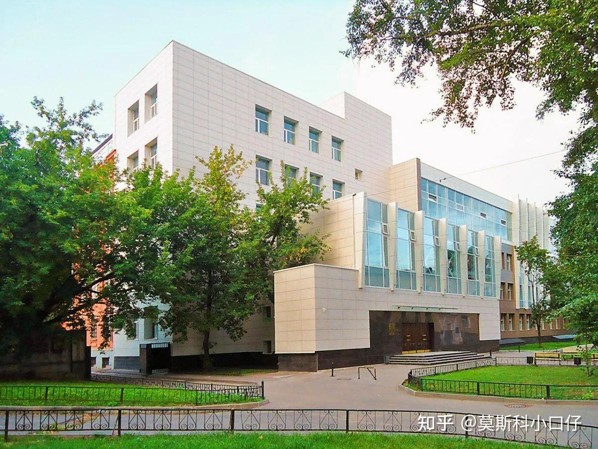 原名苏联美术院校,是俄罗斯最优秀美院之一,也是世界著名的美术教育类
