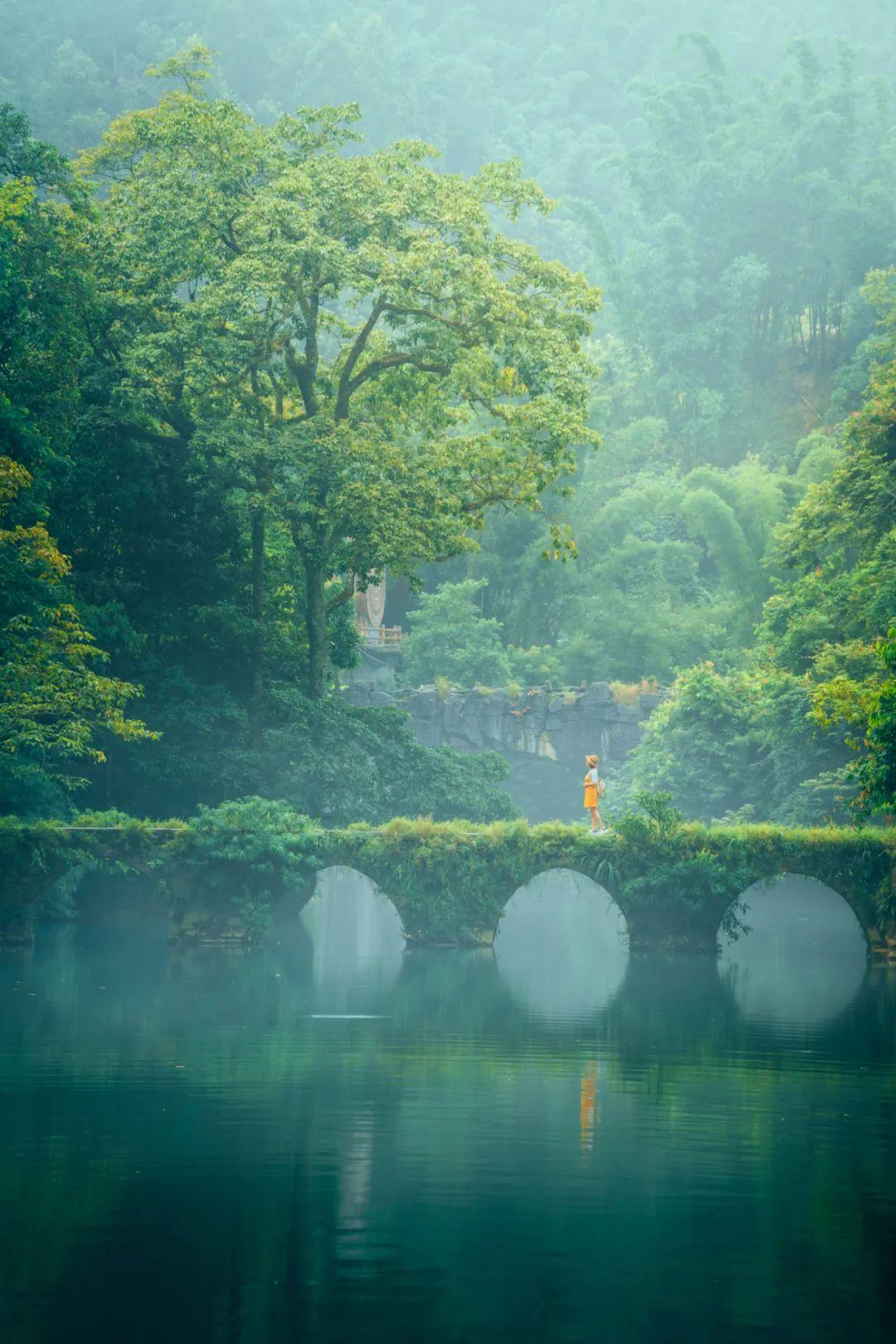 赤水丹霞,兴义万峰林,梵净山),六者都是贵州举世闻名的旅游目的地,或