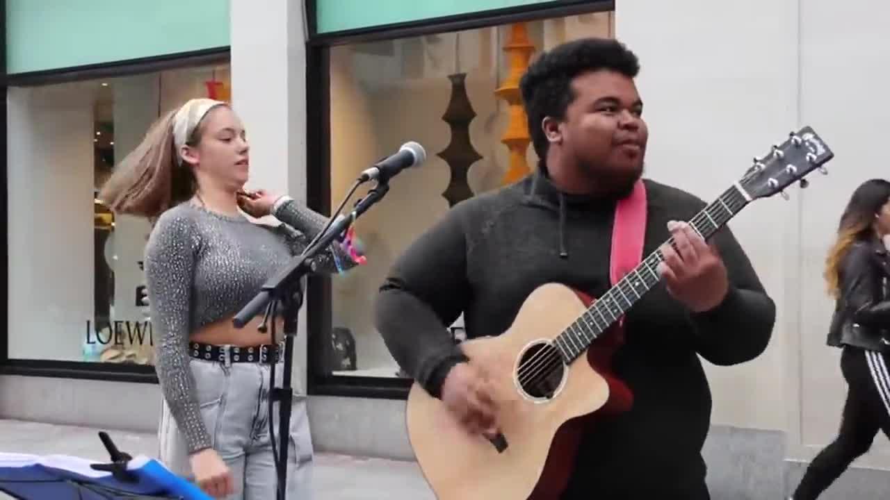 乐队街头翻唱《dear john》用歌声诉说饱含无奈与孤独的故事