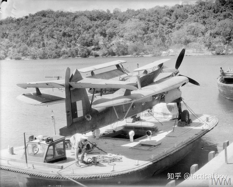 莫道君行早更有早行人英国皇家海军梭鱼俯冲轰炸机的故事