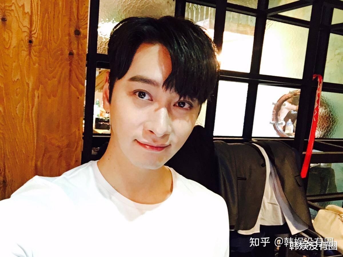 2pm黄灿盛升级当爸变身女儿傻瓜曾与柳岩拍摄如果爱
