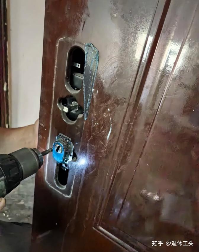 红极一时的“指纹锁”为何退出中国家庭?看完缺点后:幸好没装