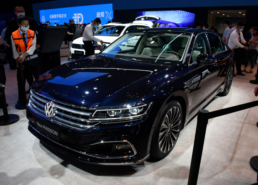 新辉昂将上市大众车标可发光配空气悬架还盯着a6l