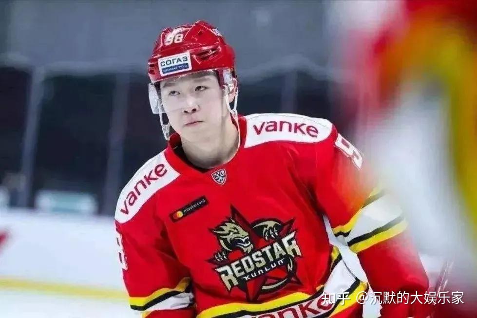 英巴图靠直播为生有英达宋丹丹这样能干的父母他其实挺难的