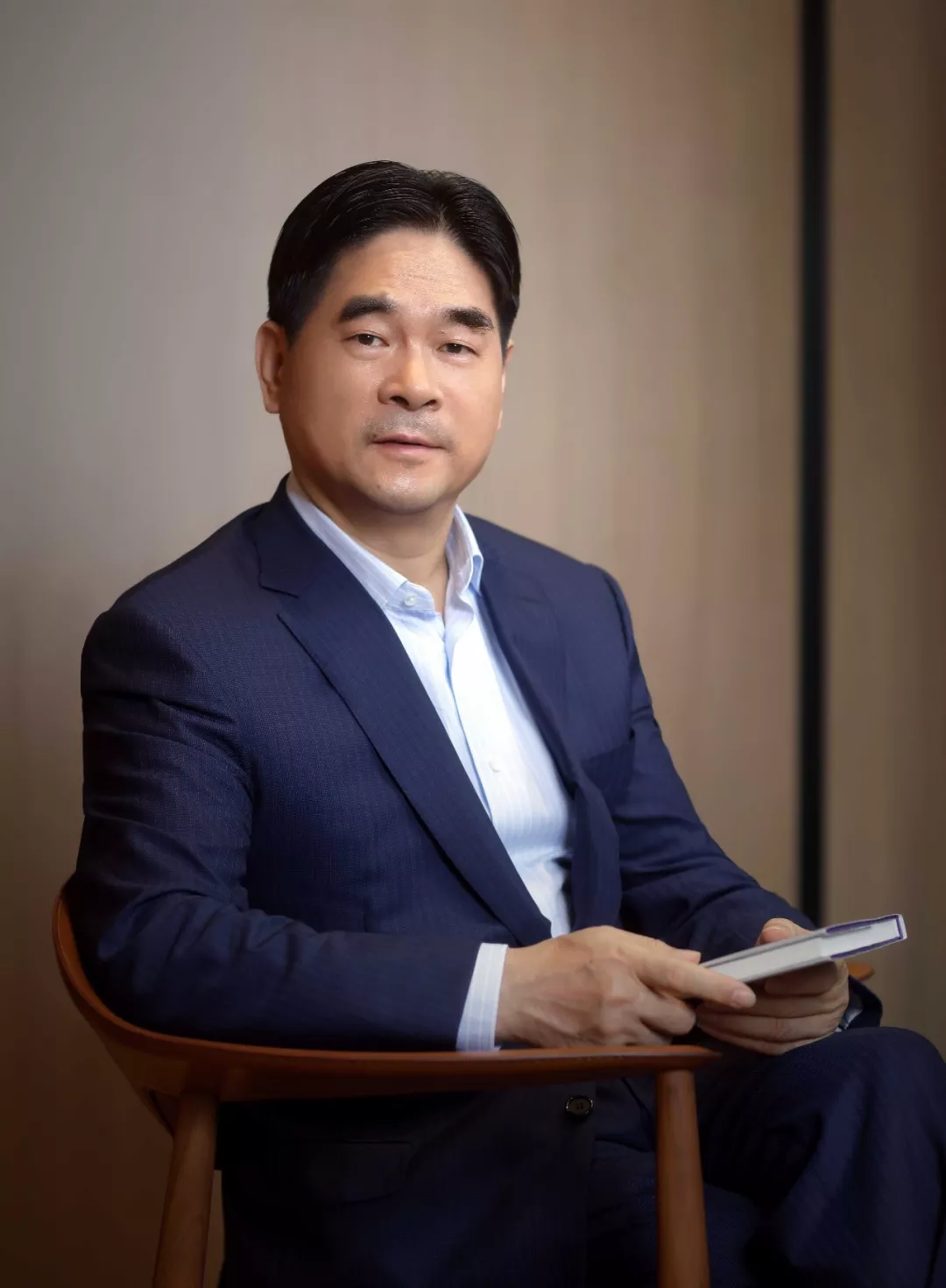 王振华:地狱空荡荡,恶魔在人间