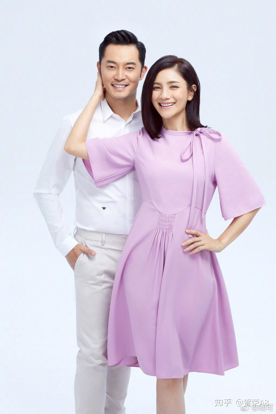 胡可沙溢晒草坪恩爱照称幸福有时候也挺简单